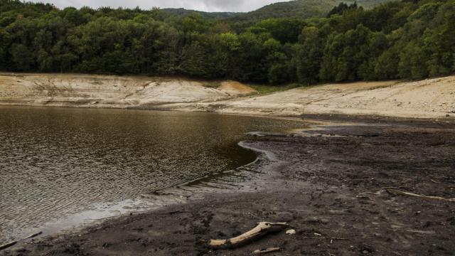 El pantano de Santa Fe seco, en el parque natural del Montseny