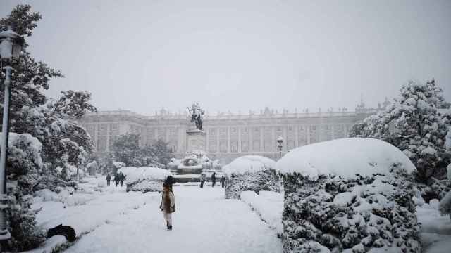 Alrededores del Palacio Real cubierto de nieve tras el paso de la borrasca Filomena.