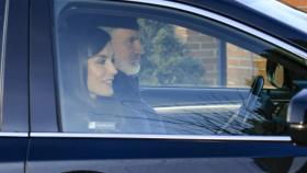 Felipe y Letizia en el coche.