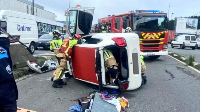 Excarcelado un varón que volcó con su coche en A Coruña y dio positivo en alcoholemia