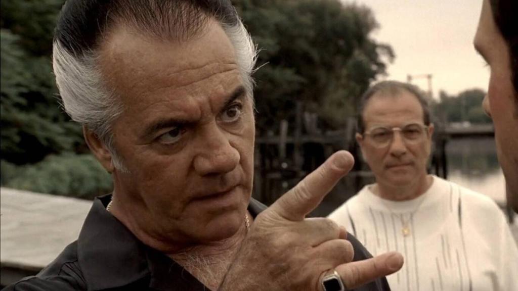 Tony Sirico como Paulie