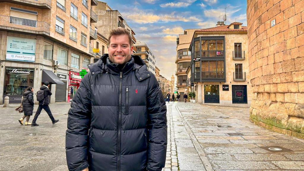 Alejandro Moro posa en una fotografía