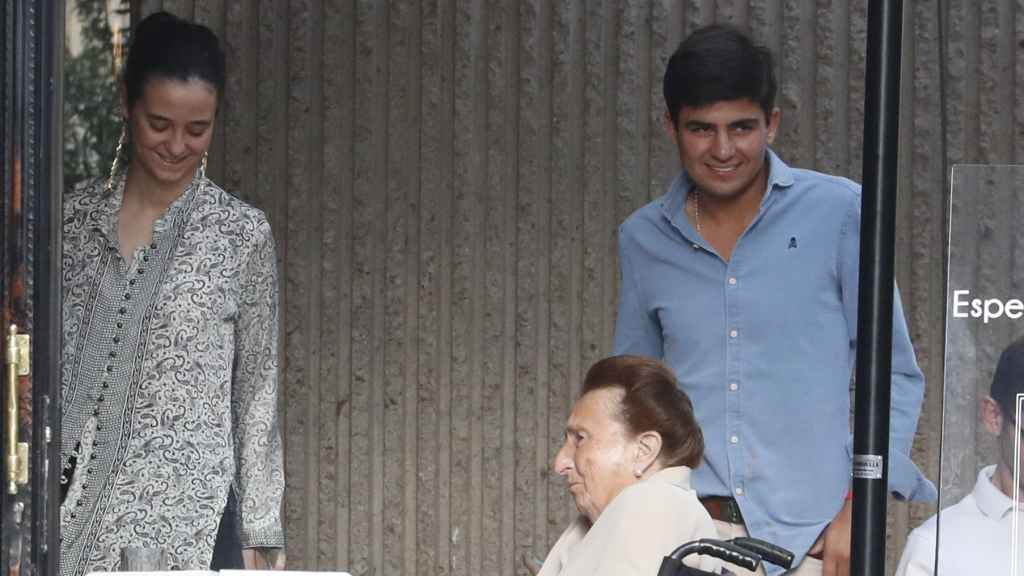 Victoria Federica junto a su amigo, Juan Urquijo Moreno, y la infanta Margarita en una imagen fechada en 2020, en Madrid.
