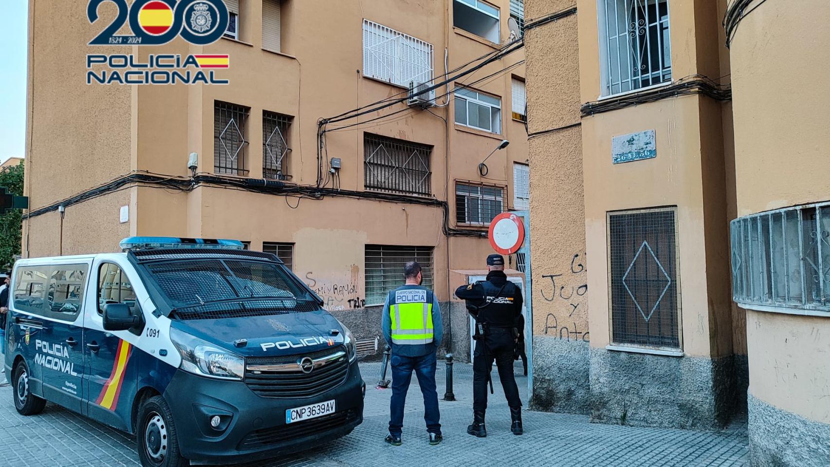 La Policía desmantela dos conflictivos puntos de droga en el barrio ilicitano de Los Palmerales.