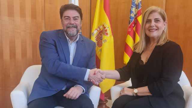 Acuerdo entre Luis Barcala (PP) y Maria Carmen Robledillo (Vox) para aprobar los presupuestos de Alicante.