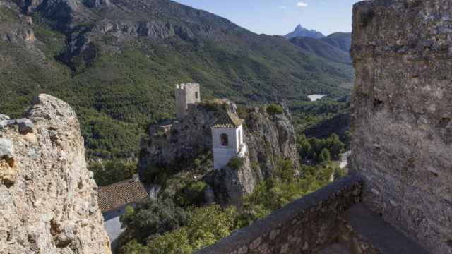 Vista de Castell de Guadalest en el listado de los pueblos más bonitos de España.