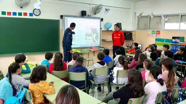 Educación y Sanidad recuerdan los consejos para reducir las transmisiones de virus en las aulas, como esta de Les Rotes en Alicante.