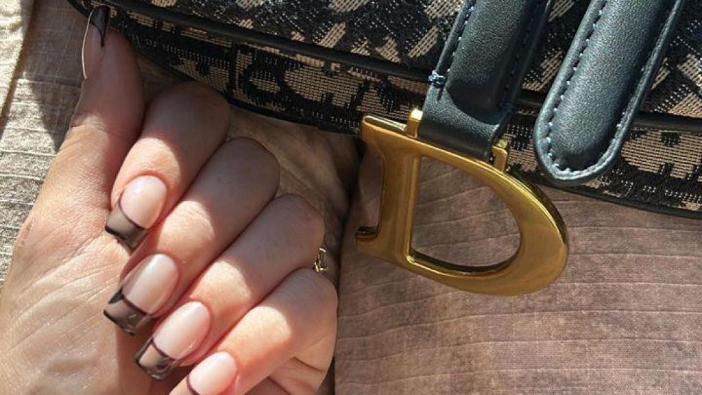 Detalle de una manicura en el 'street style'.