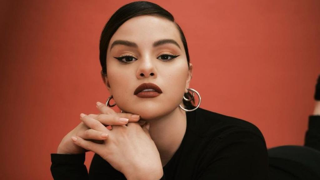 Selena Gomez con la manicura 'clean nails'