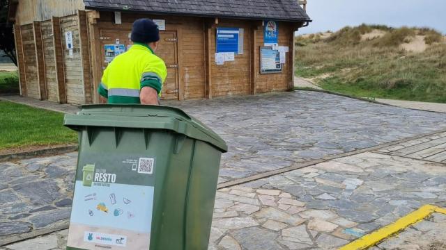 Ya están instalados en las playas los contenedores para este residuo