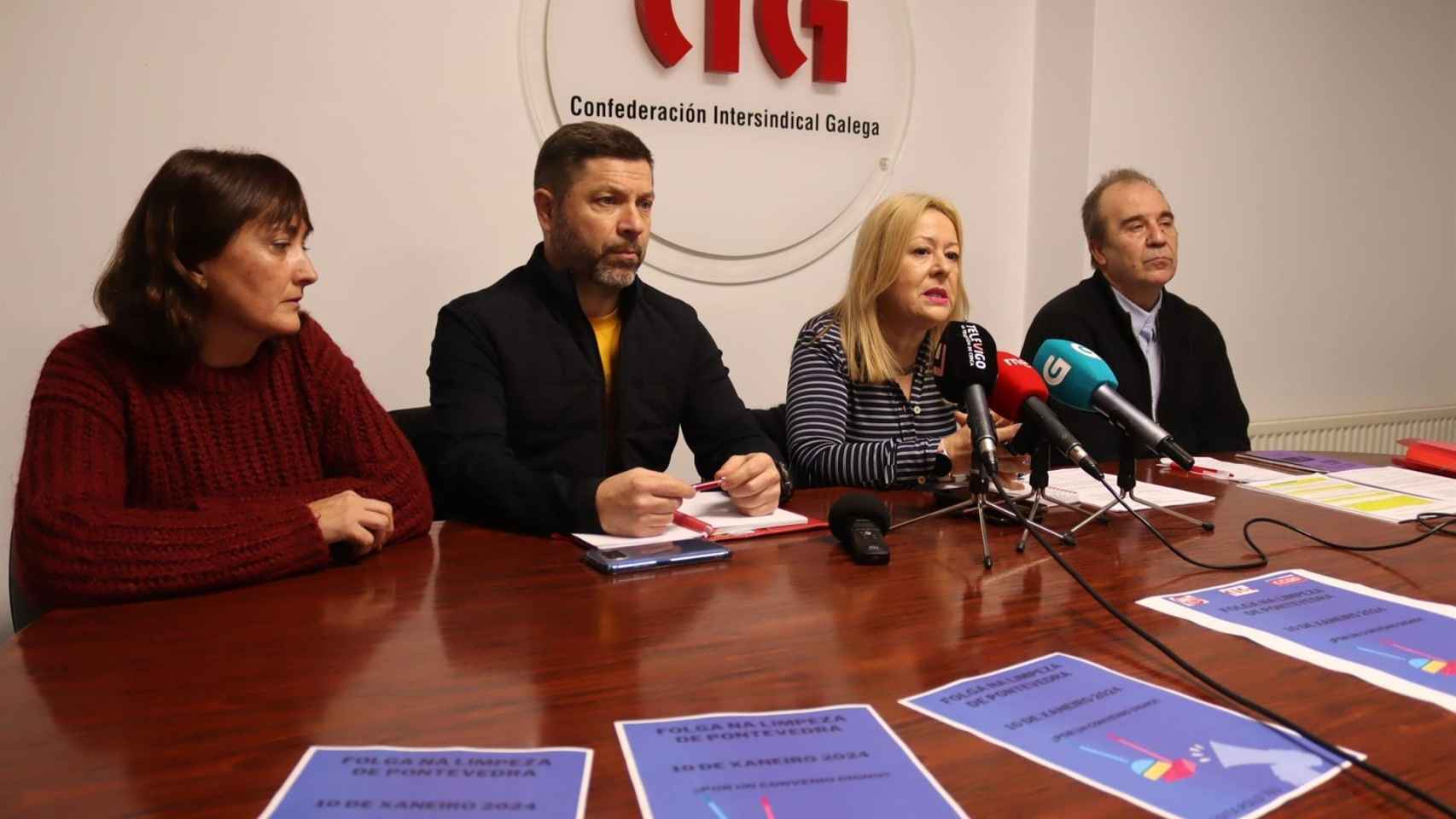 Rueda de prensa de los sindicatos CC.OO., CIG y UGT para anunciar una jornada de paro del sector de limpieza de edificios y locales.