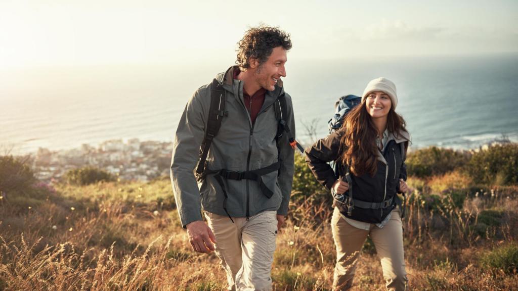 Así es el rucking: la nueva forma de caminar para adelgazar.