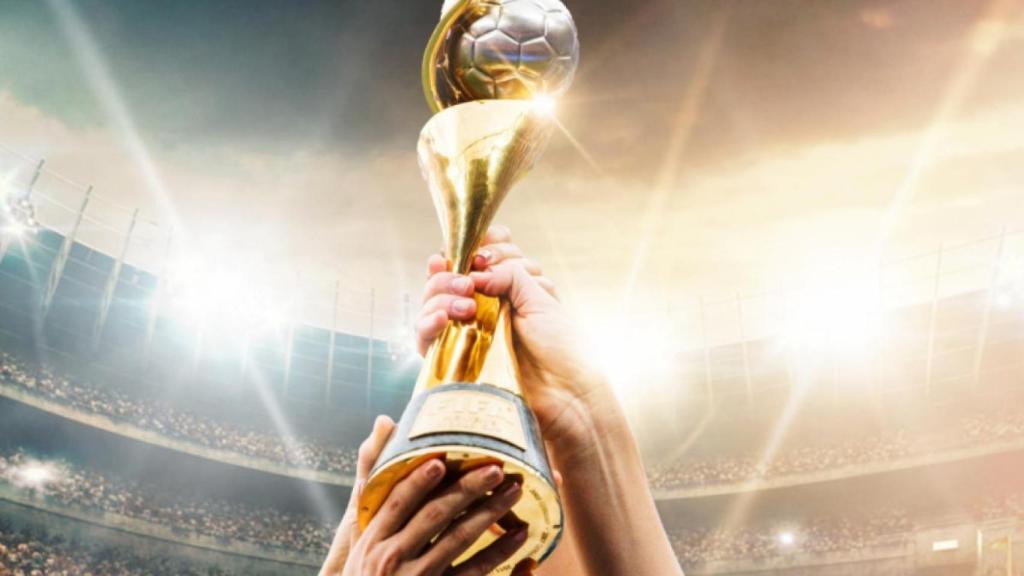 Un trofeo de fútbol.