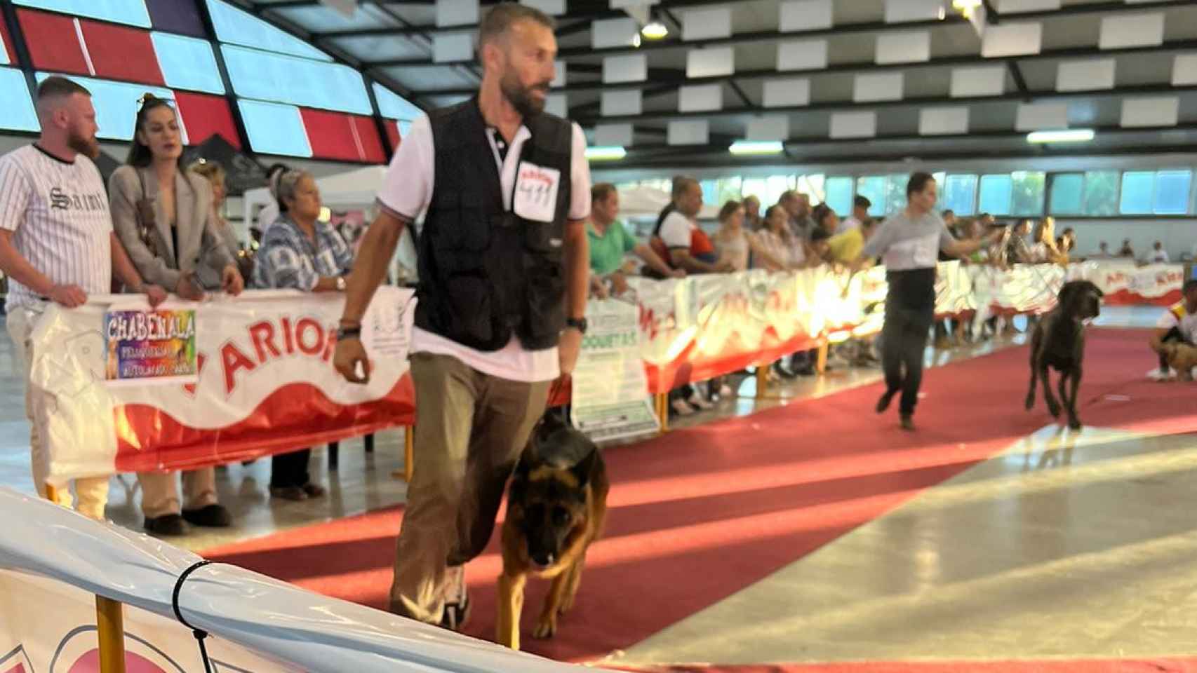 Víctor, participando en un campeonato de adiestramiento de perros.