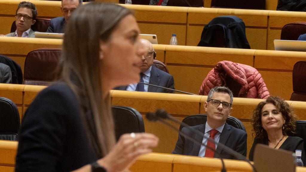 Míriam Nogueras, este miércoles en el Senado, frente a los ministros Bolaños y Montero.
