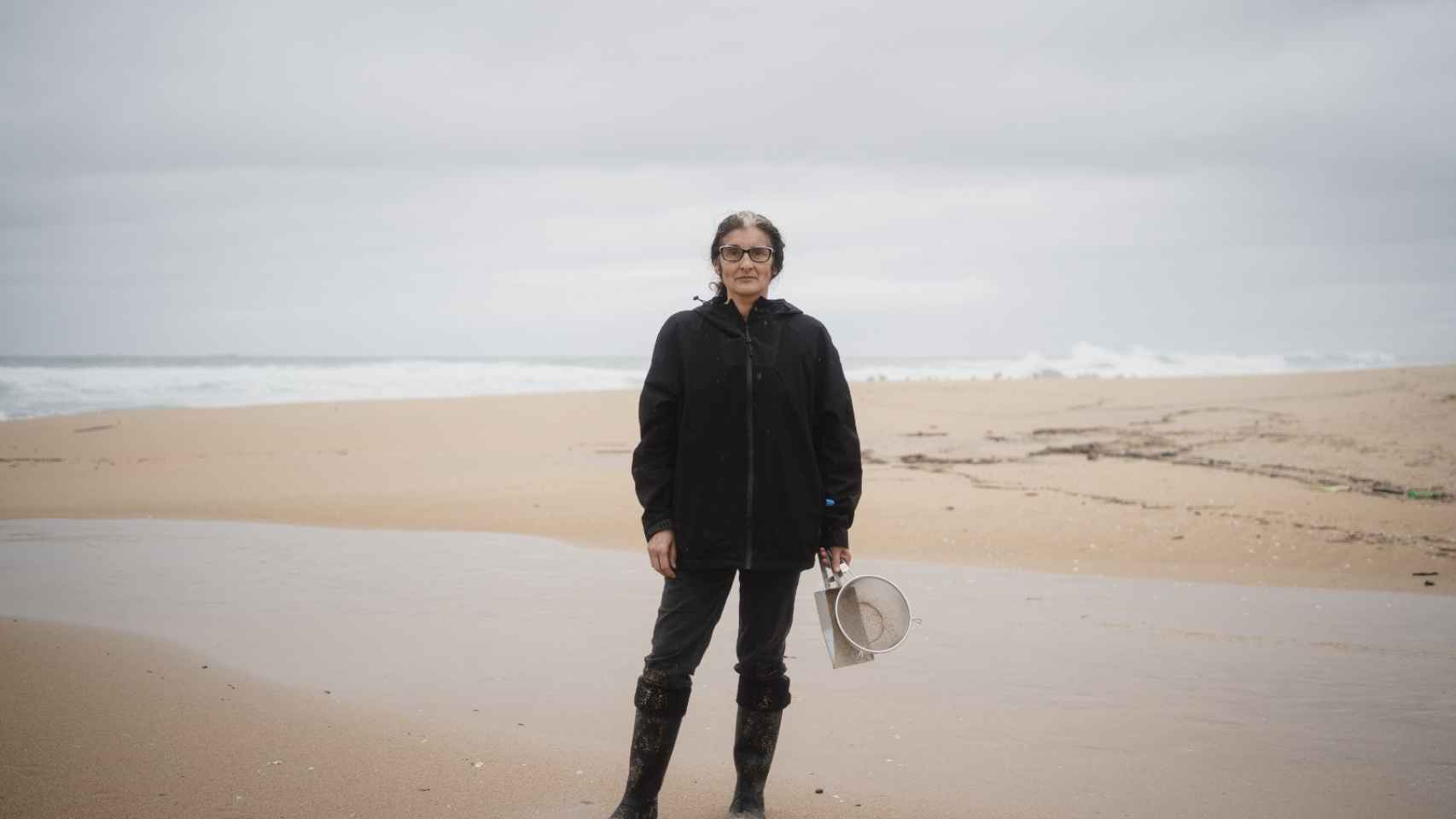 María Arceo en la playa de Espiñeirido