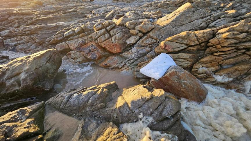 Sacos entre las rocas el 13 de diciembre