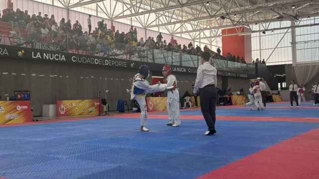 Un combate de Taekwondo durante el Campeonato de España en La Nucía.