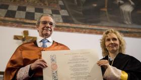 César Alierta recibe el título de doctor Honoris Causa de manos de la exrectora de la UPSA
