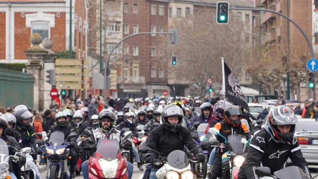 Moteros en Pingüinos durante el desfile de banderas