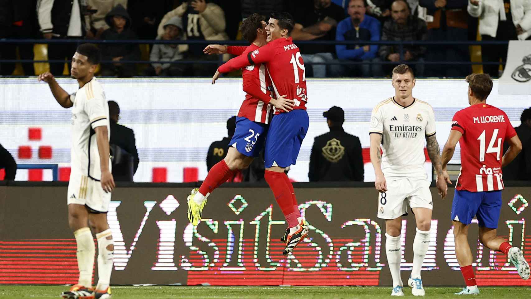 Morata celebra su gol tras el error de Kepa.