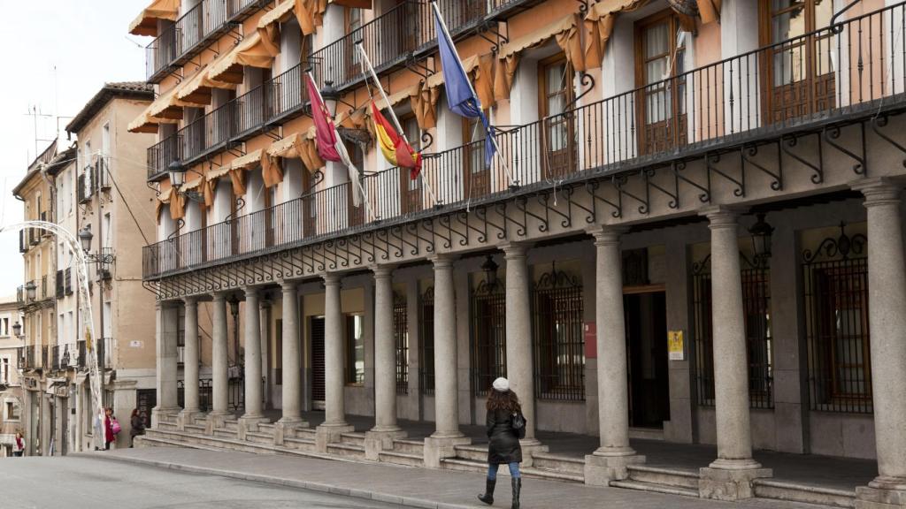 El andamio que sujetará la fachada de la Delegación del Gobierno cuando se derribe el resto del edificio ocupará uno de los carriles de la plaza de Zocodover.