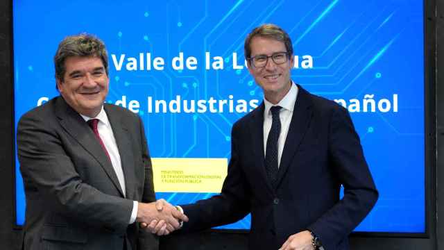 El ministro de Transformación Digital y de la Función Pública, José Luis Escrivá, junto al presidente del Gobierno de La Rioja, Gonzalo Capellán.