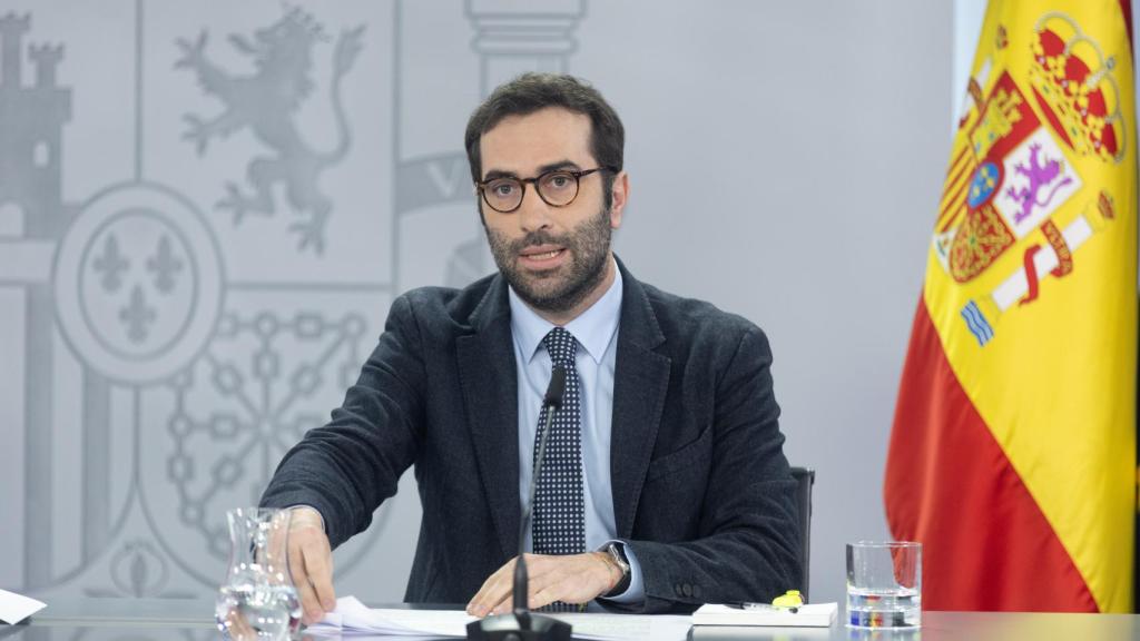 El ministro de Economía, Comercio y Empresa, Carlos Cuerpo, durante una rueda de prensa posterior a la reunión del Consejo de Ministros, en el Palacio de La Moncloa.