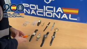 Los relojes sustraidos por el detenido.