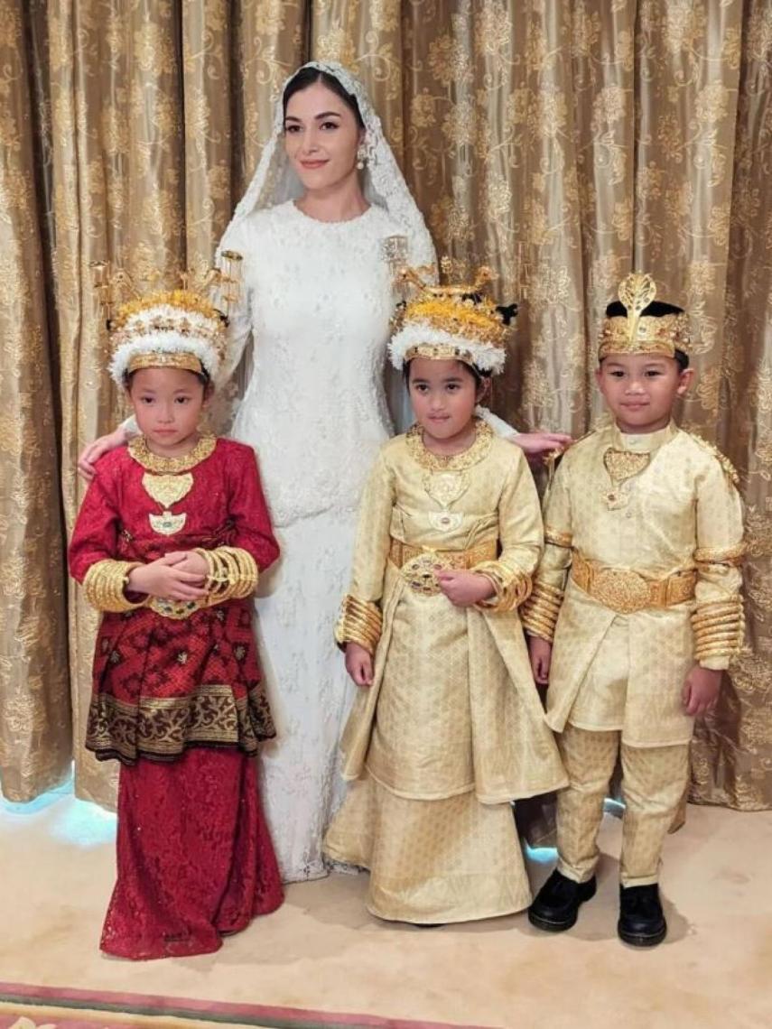 La novia, con su segundo vestido.