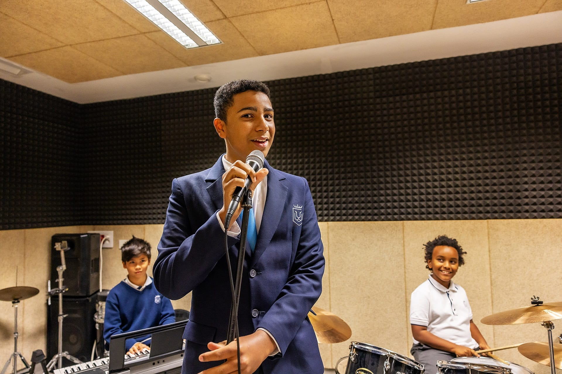 Alumnos participando en un grupo de música. Foto: O Castro