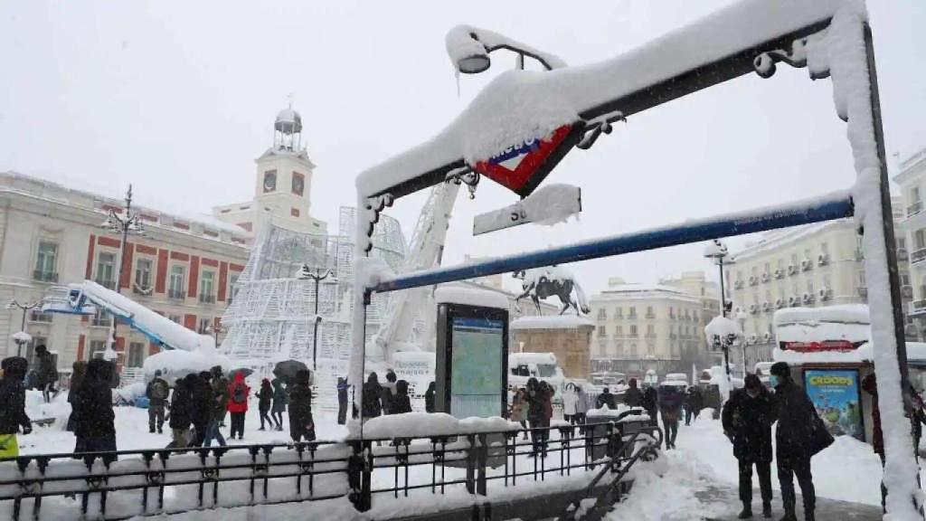 La ciudad de Madrid con temperaturas bajo cero y nieve.