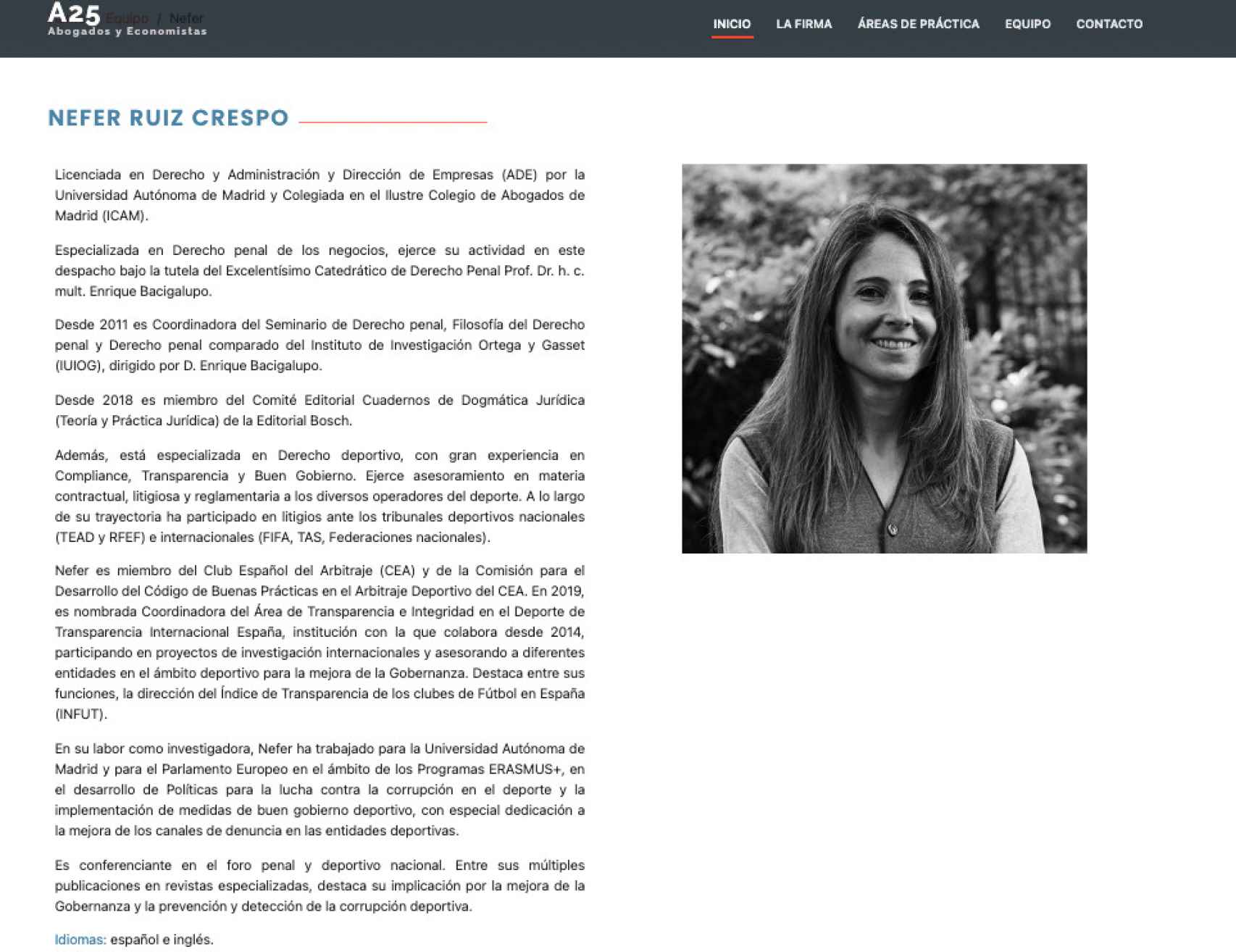 Currículum de Nefer Ruiz en la web del bufete A25