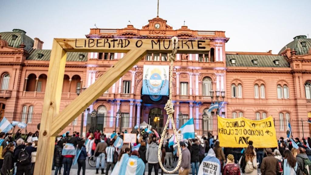 Imagen de las protestas frente a la Casa Rosada en Argentina