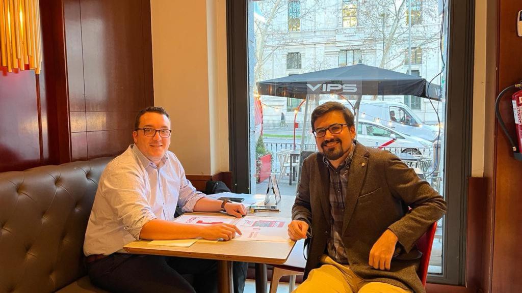 Javier Maurín (izda) y Guillermo del Valle (dcha), trabajando en la creación de Izquierda Española.