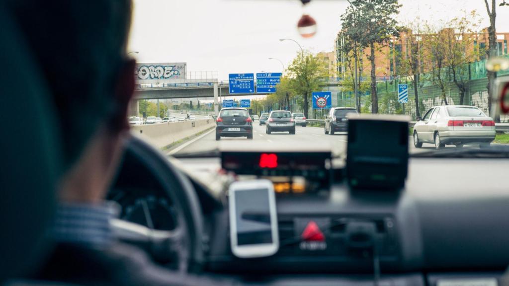 Viaje en el interior de un taxi.