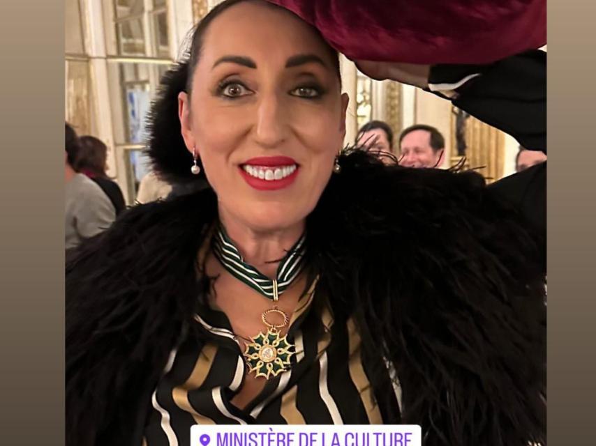 La actriz, en una imagen de Instagram luciendo su medalla.