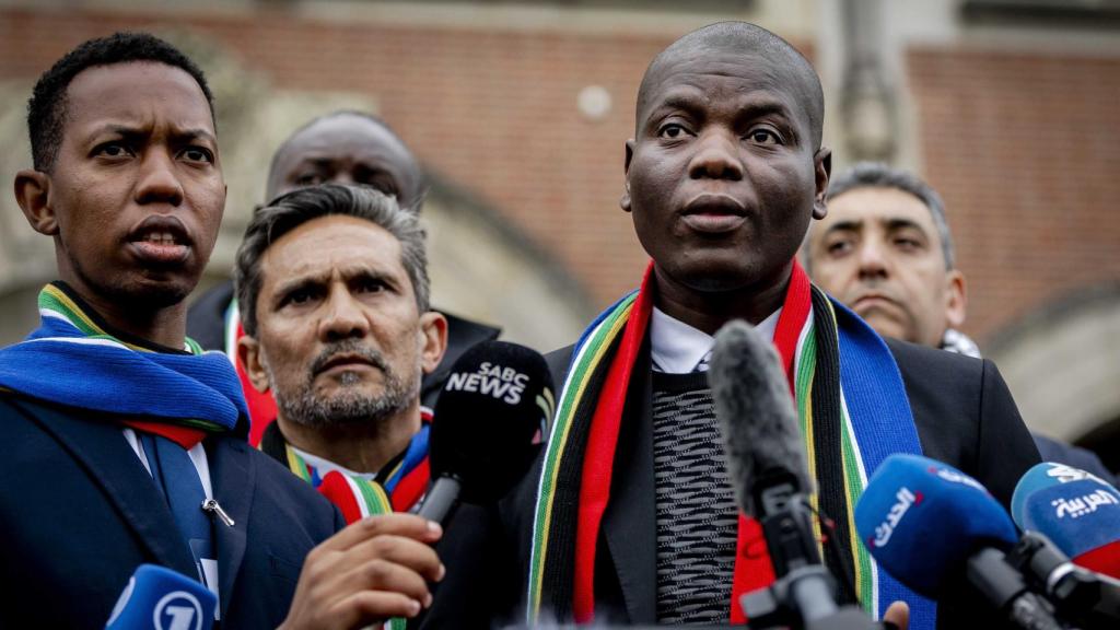 Ronald Lamola, ministro de Justicia sudafricano, frente a la Corte Internacional de Justicia.