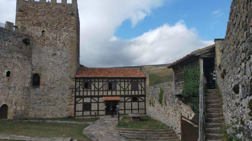 Castillo de Argüeso o de San Vicente en Cantabria.
