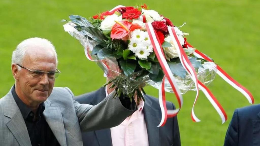 Foto de archivo de Franz Beckenbauer en un homenaje durante la previa de un partido entre Bayern Múnich y Werder Bremen por la Bundesliga