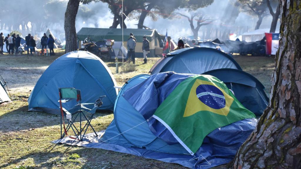 Diversas banderas en Pingüinos
