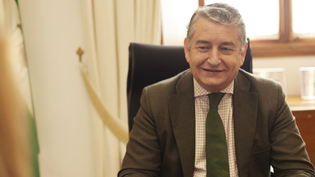 El consejero dde la Presidencia, Interior, Diálogo Social y Simplificación Administrativa, Antonio Sanz, durante la entrevista.