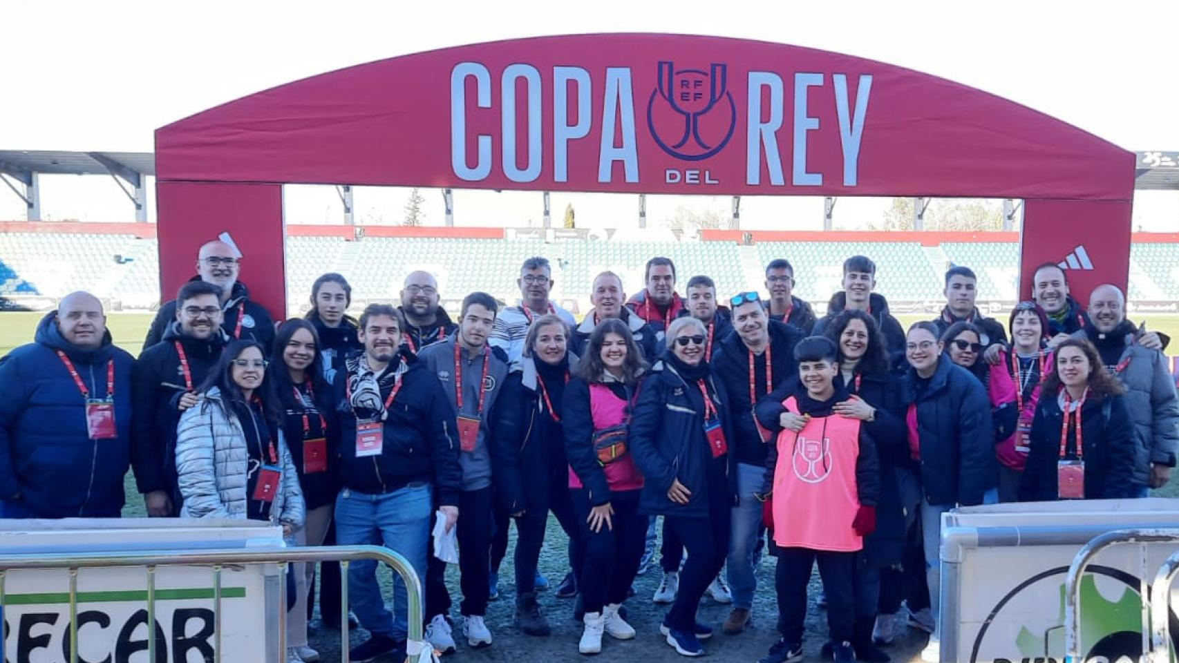 Parte de los voluntarios de Unionistas de Salamanca, en el estadio Reina Sofía.