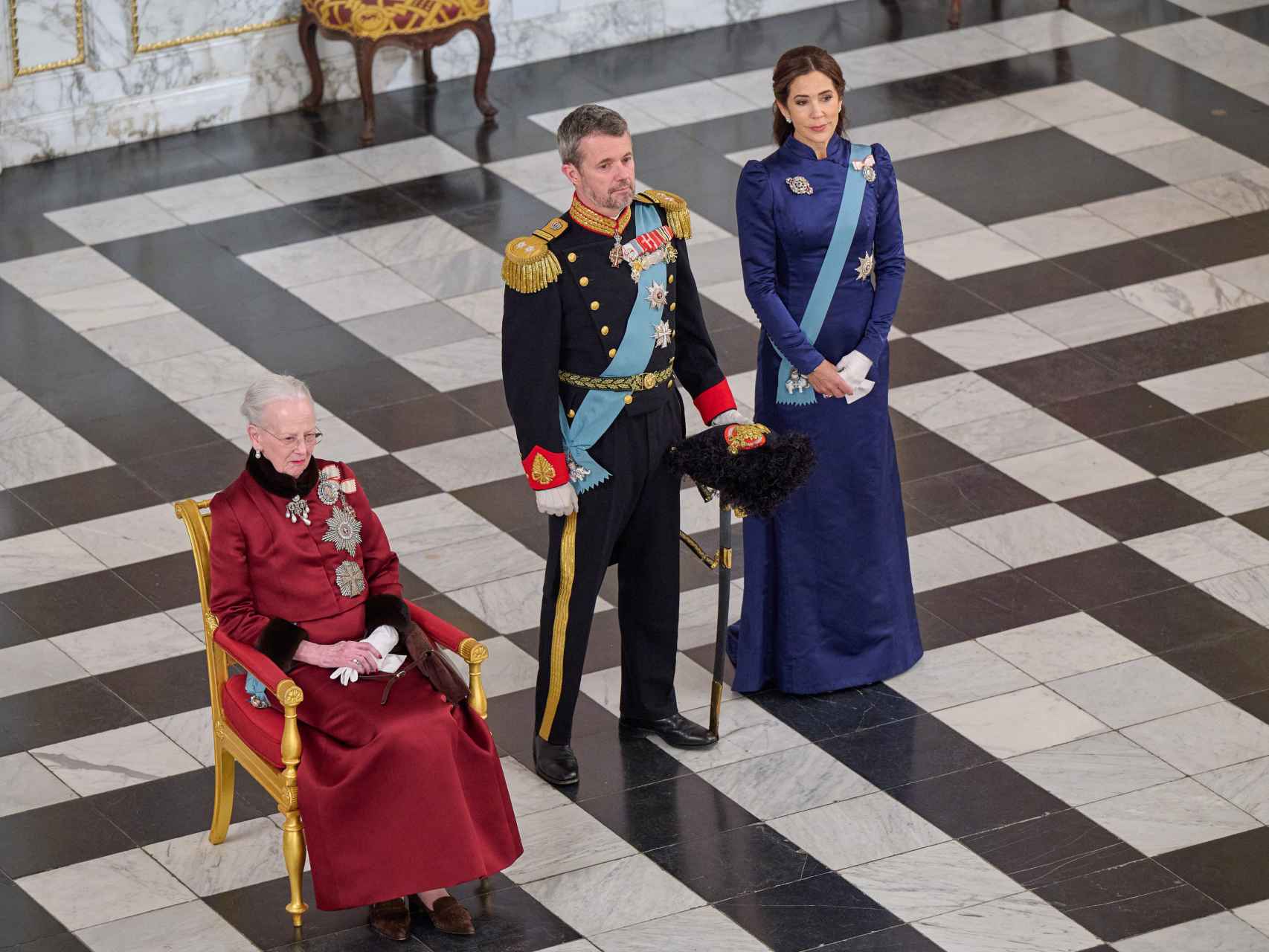 Federico y Mary de Dinamarca junto a al reina Margarita II.