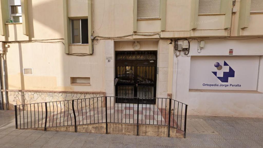 Portal del edificio donde encontraron a Ana, la fallecida.