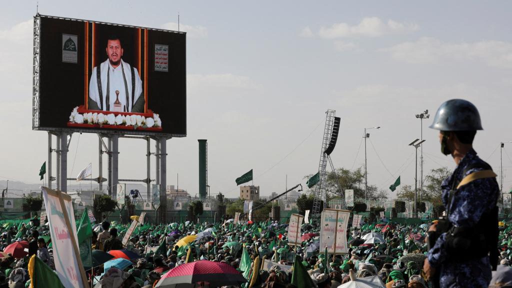 Partidarios hutíes se manifiestan para conmemorar el cumpleaños del profeta Mahoma en Saná (Yemen), este viernes.