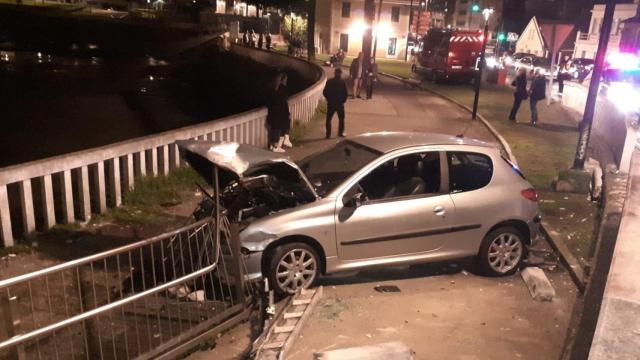 Accidente de coche en O Temple.