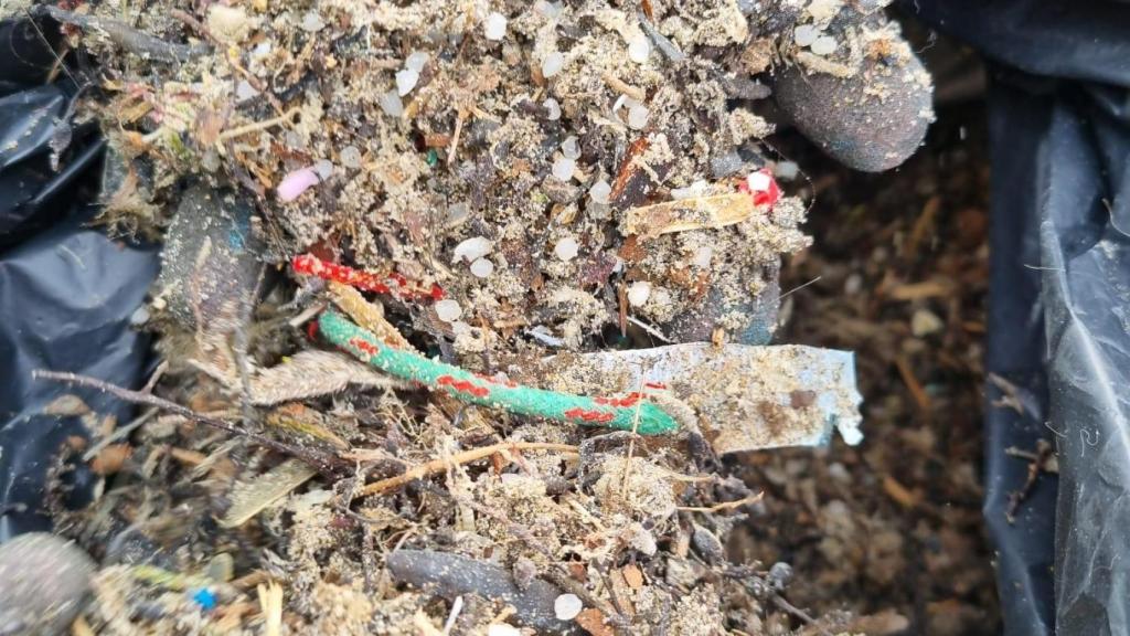 Los vecinos de Valdoviño (A Coruña) saldrán mañana a limpiar las playas de pellets