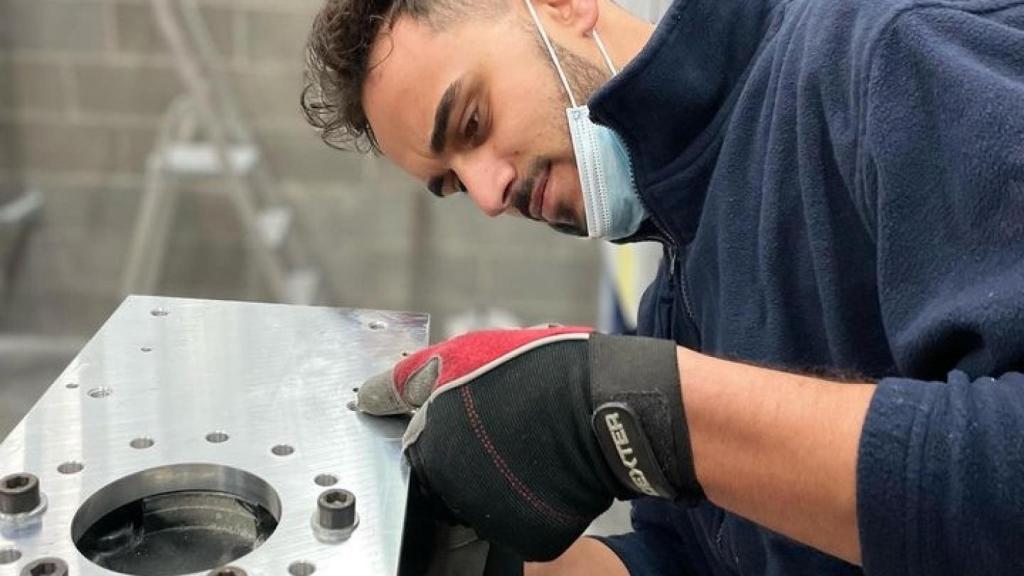 El joven Diego Gómez, jefe de proyectos en una empresa de robótica