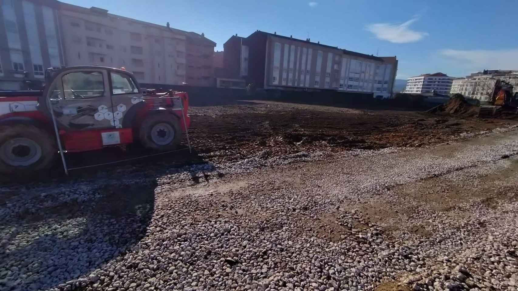 Zona que albergará la nueva superficie comercial de Ponteareas.